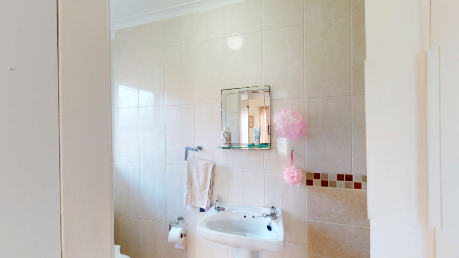 2 Bedroom Property for Sale in Sherwood Eastern Cape